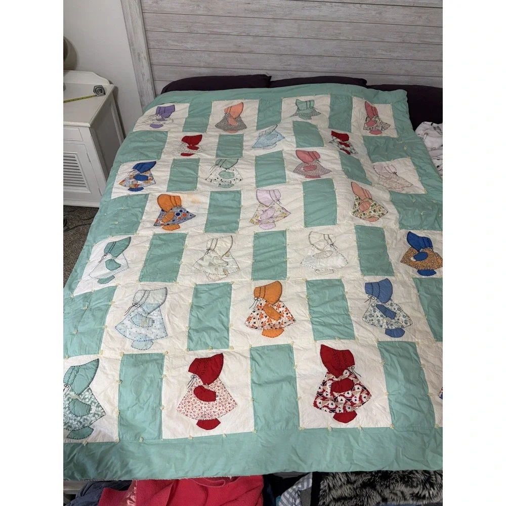 1940 Handmade Sunbonnet Sue Quilt 66x84